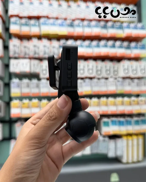 ضبط ویدیو 4K واقعی از نمای جلو خودرو دوربین داخلی 1080P Full HD برای ثبت وقایع داخل کابین طراحی دو لنز هم‌زمان بدون نیاز به دوربین اضافه صفحه‌نمایش 3 اینچی لمسی برای مدیریت آسان زاویه دید گسترده جهت کاهش نقاط کور ضبط حلقه‌ای (Loop Recording) بدون توقف سنسور تشخیص ضربه (G-Sensor) برای ذخیره خودکار لحظات حساس پشتیبانی از کارت حافظه تا 256 گیگابایت مناسب خودروهای شخصی، تاکسی‌های اینترنتی و ناوگان‌ها مقاوم در برابر گرما با جنس بدنه درجه 1