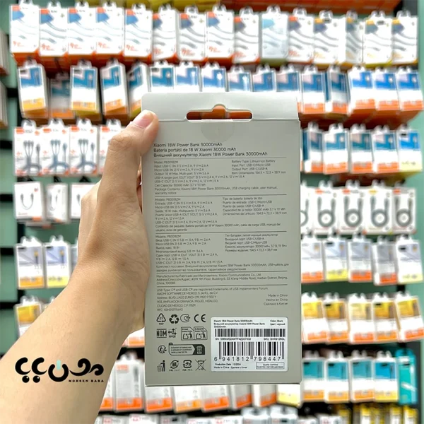 ✅ظرفیت فوق‌العاده 30000 میلی آمپر ساعت؛ مناسب برای سفر، محل کار و استفاده طولانی مدت ✅قابلیت شارژ گوشی‌های 5000 میلی آمپری تا حدود 4 الی 5 مرتبه بدون نیاز به پریز برق ✅مجهز به فناوری شارژ سریع 18 وات (Fast Charge) برای کاهش زمان شارژ دستگاه‌ها ✅امکان شارژ همزمان 3 دستگاه مانند گوشی، تبلت، هندزفری و ساعت هوشمند ✅دارای 2 ورودی Micro USB و Type-C برای شارژ راحت‌تر پاور بانک ✅مجهز به باتری لیتیوم پلیمری باکیفیت با طول عمر بالا و ایمنی بیشتر نسبت به باتری‌های معمولی ✅دارای تراشه هوشمند مدیریت انرژی جهت تنظیم خودکار جریان متناسب با هر دستگاه ✅محافظت کامل در برابر اتصال کوتاه، افزایش دما، اضافه ولتاژ و شارژ بیش از حد ✅مناسب برای گوشی‌های شیائومی، سامسونگ، آیفون، تبلت، اسپیکر، دوربین و سایر گجت‌های دیجیتال ✅بدنه ساخته شده از پلاستیک ABS و پلی کربنات مقاوم در برابر ضربه و خط و خش ✅دارای نشانگر LED جهت مشاهده میزان شارژ باقی‌مانده پاور بانک ✅گزینه‌ای ایده‌آل برای رانندگان تاکسی اینترنتی، تولیدکنندگان محتوا، گیمرها و مسافران ✅کیفیت ساخت بالا و طراحی استاندارد مطابق با استانداردهای جهانی شیائومی ✅مناسب افرادی که در طول روز به شارژدهی بالا و مطمئن نیاز دارند. ✅نسخه اصلی مدل PB3018ZM با عملکرد پایدار و بازدهی بالا در استفاده روزمره و حرفه‌ای ✅ انتخابی مطمئن برای افرادی که به دنبال پاور بانک شیائومی 30000 اصل با شارژ سریع و ظرفیت واقعی هستند.